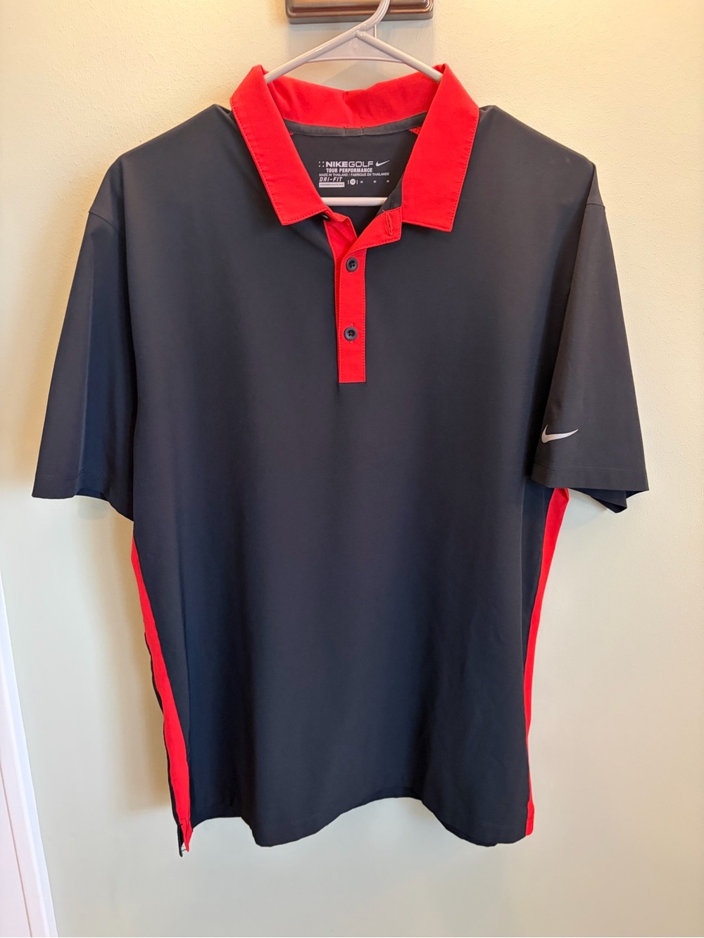Nike Men's Black and Red Golf Polo Shirt